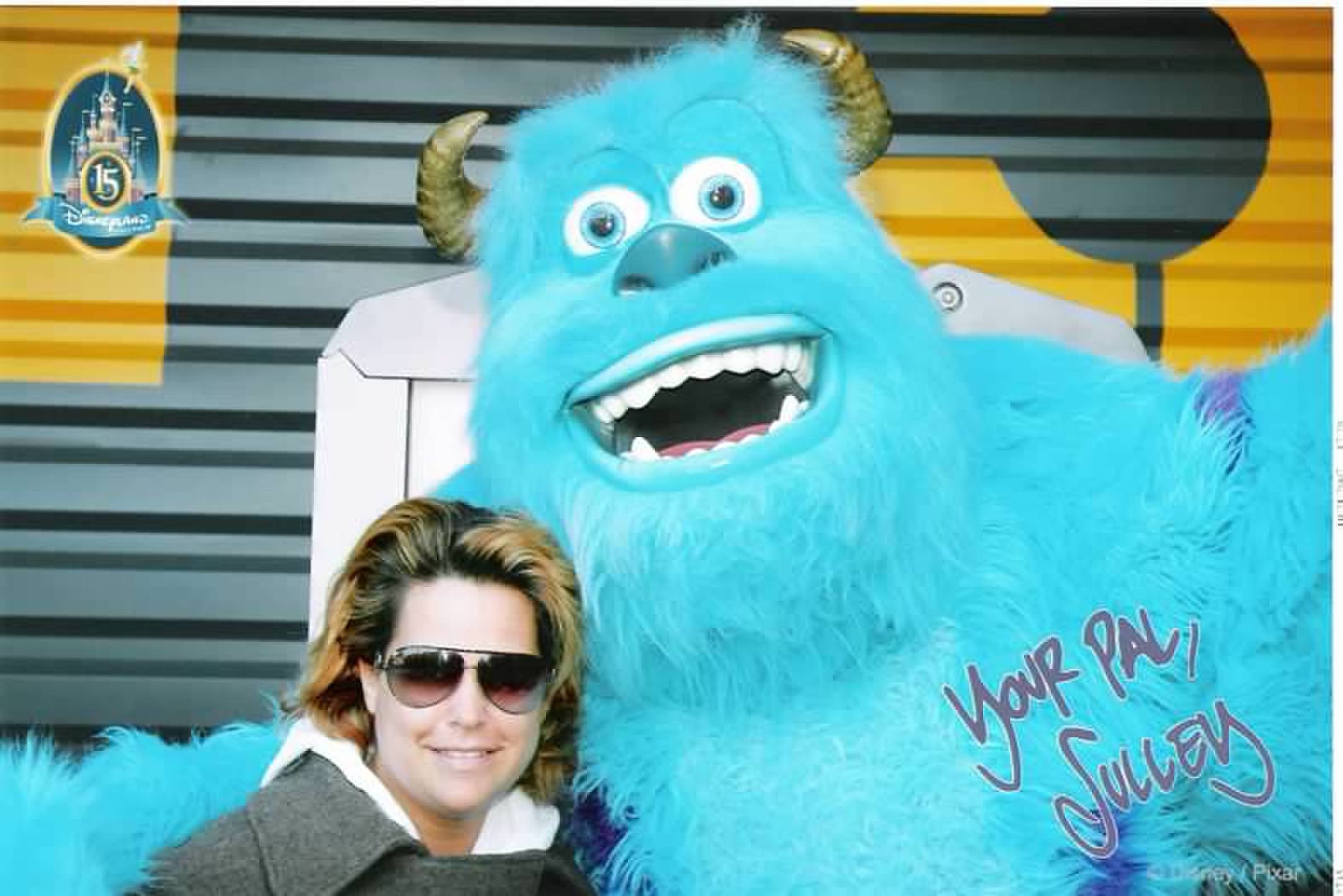 Merce hace 20 años con Sulley en Disneyland Paris