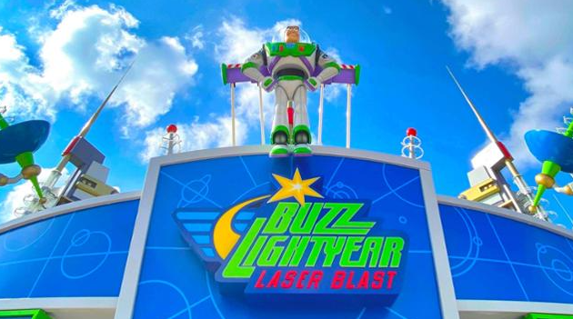 Entrada de la atracción Buzz Lightyear Laser Blast en Disneyland Paris